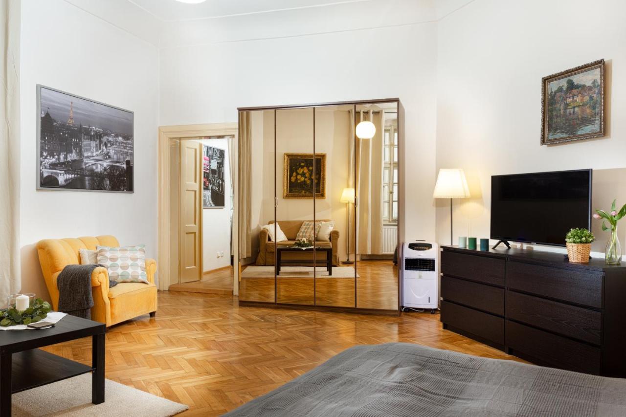 Classy Apartments Charles Bridge Prague Exterior photo